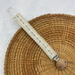 Attache-sucette en ruban brodé avec clip en bois – fleurs b beige